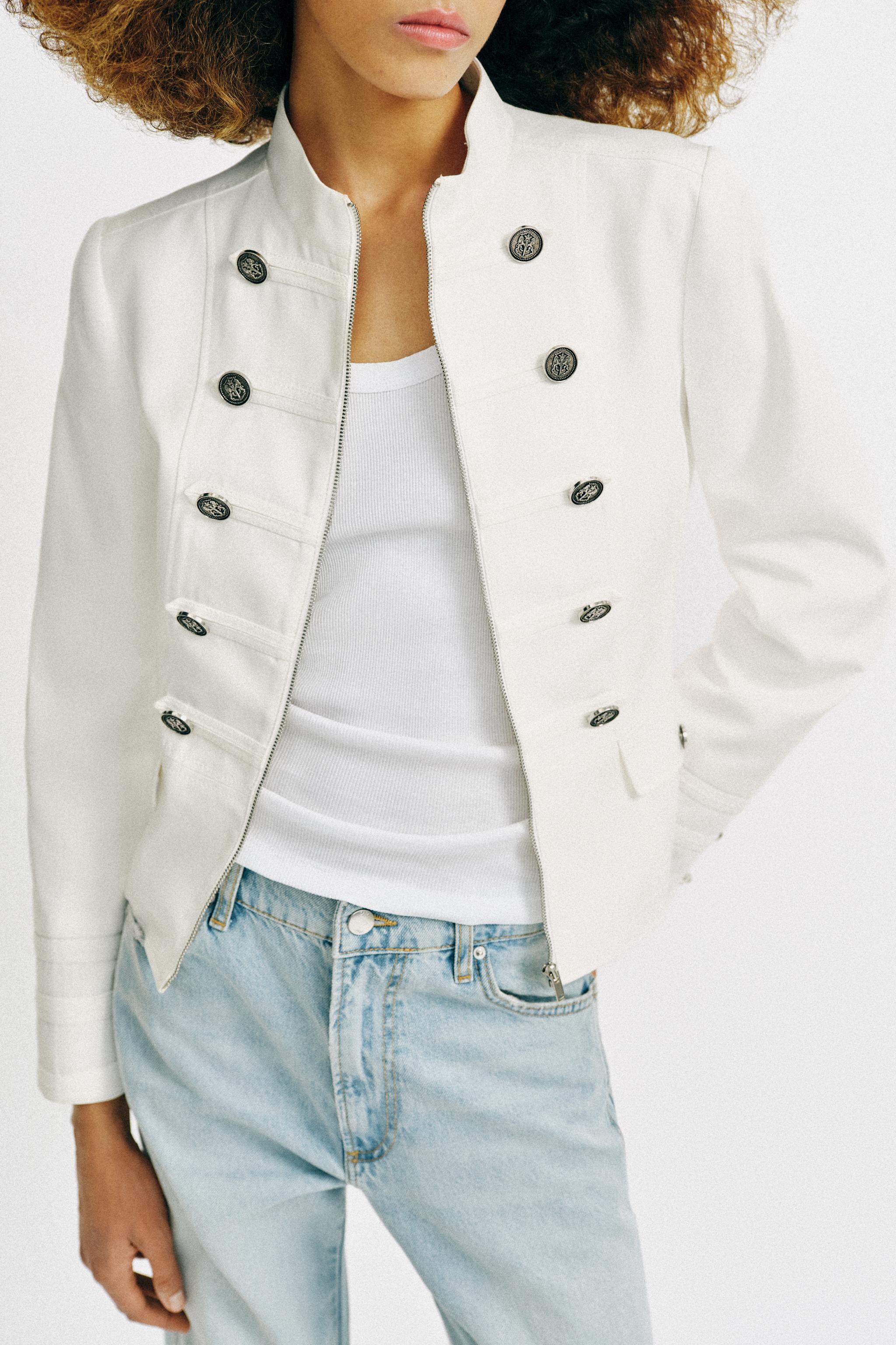 BUTTONED HIGH NECK BLAZER